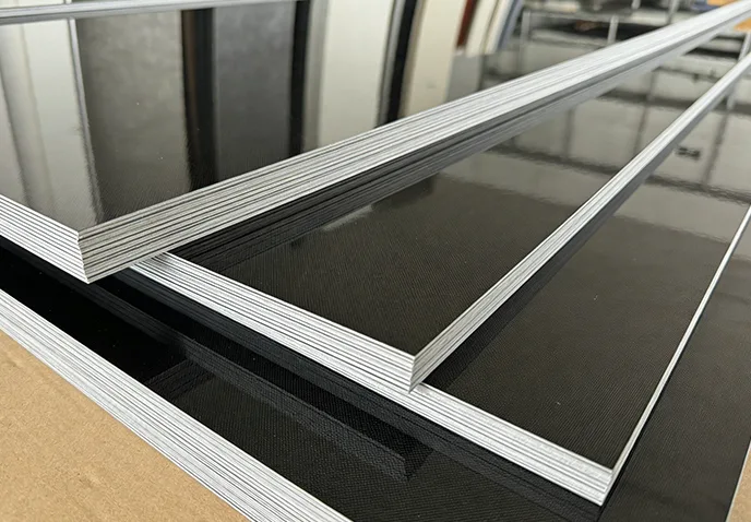 Особенности настенной панели из углеродного кристалла с зеркалом ПЭТ.