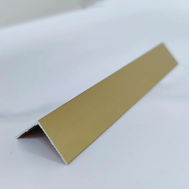 Под прямым углом 90°